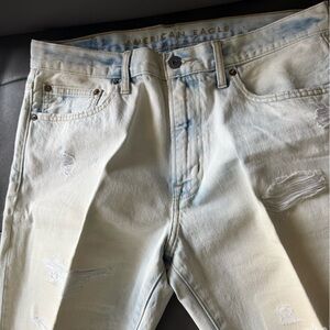 American Eagle Outfitters Men's Distressed Light Wash Jeans